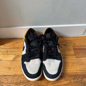 Nike Air Jordan 1 Low University Gold Size 9.5